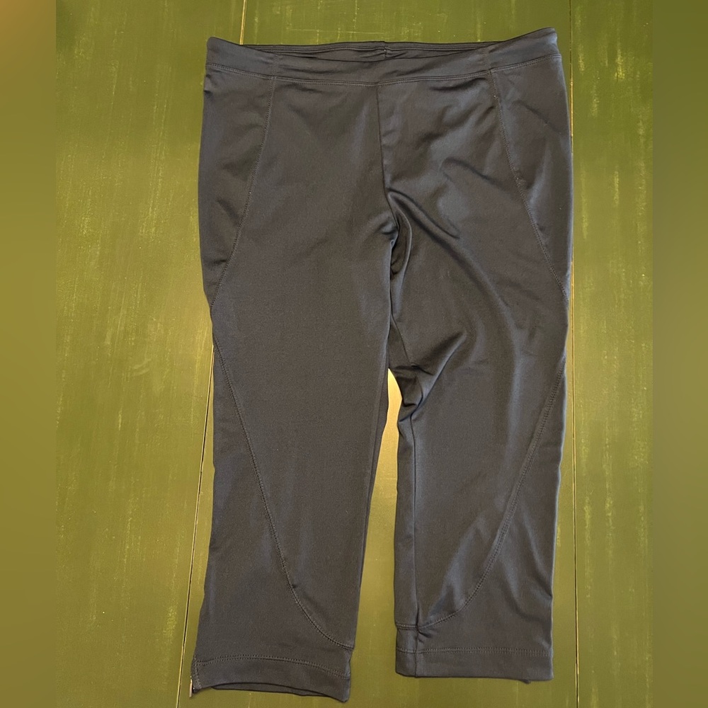 Woman’s Danskin Legging Capris